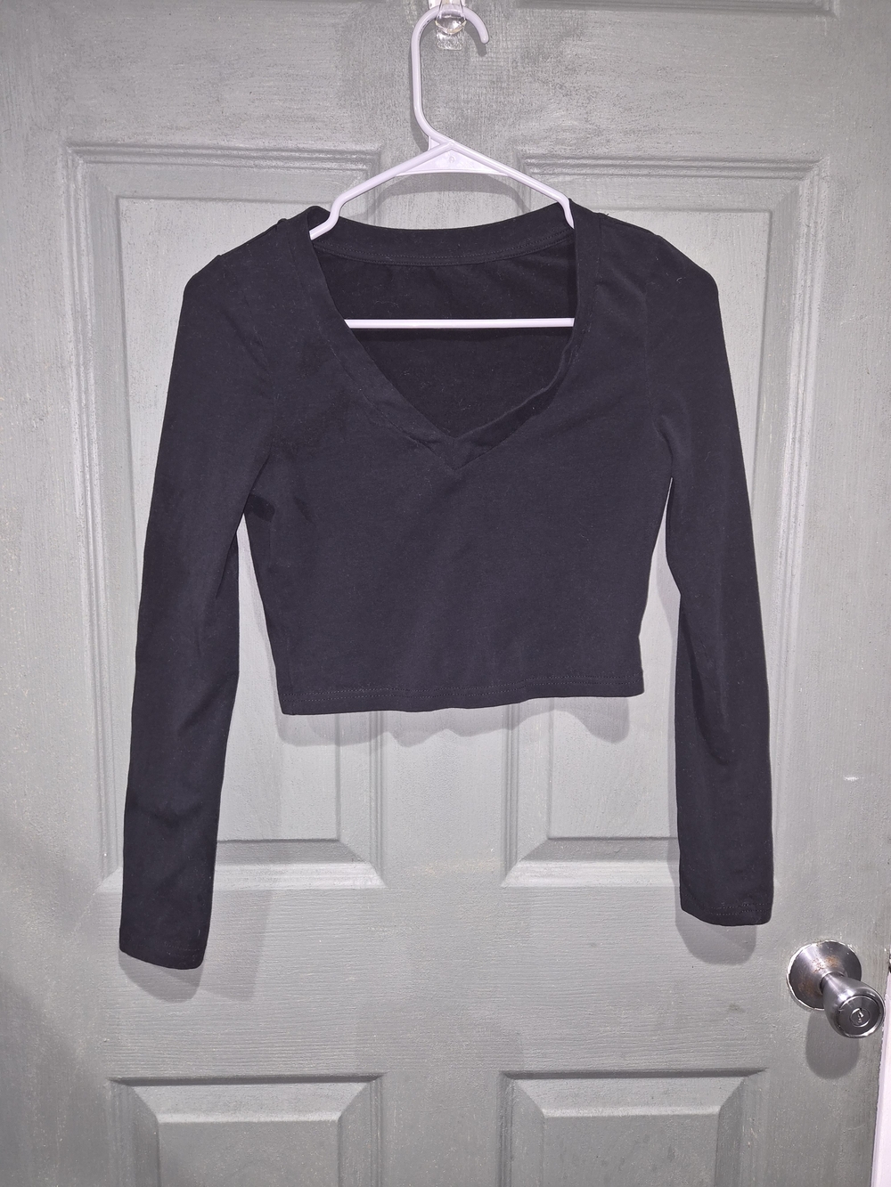 SHEIN Black Long Sleeve V-Neck Crop Top